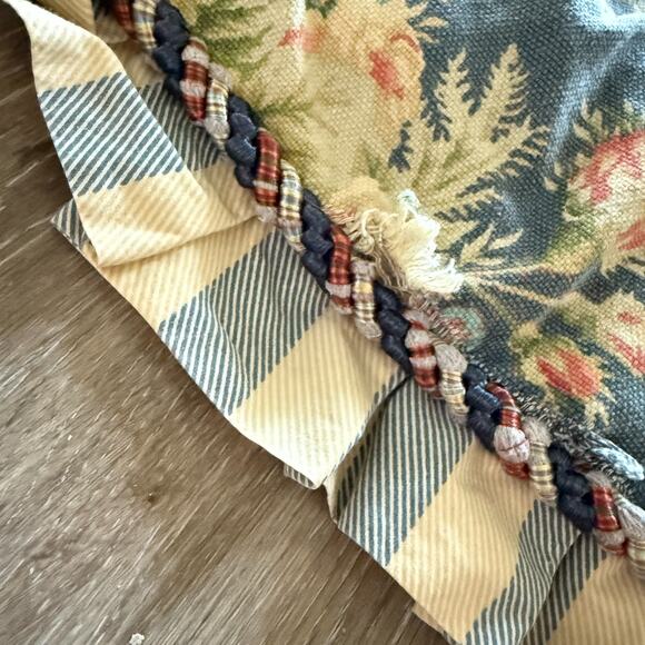 Waverly Sanctuary Rose Modern Farmhouse Floral Reversible Comforter 80"x90" - Picture 11 of 16